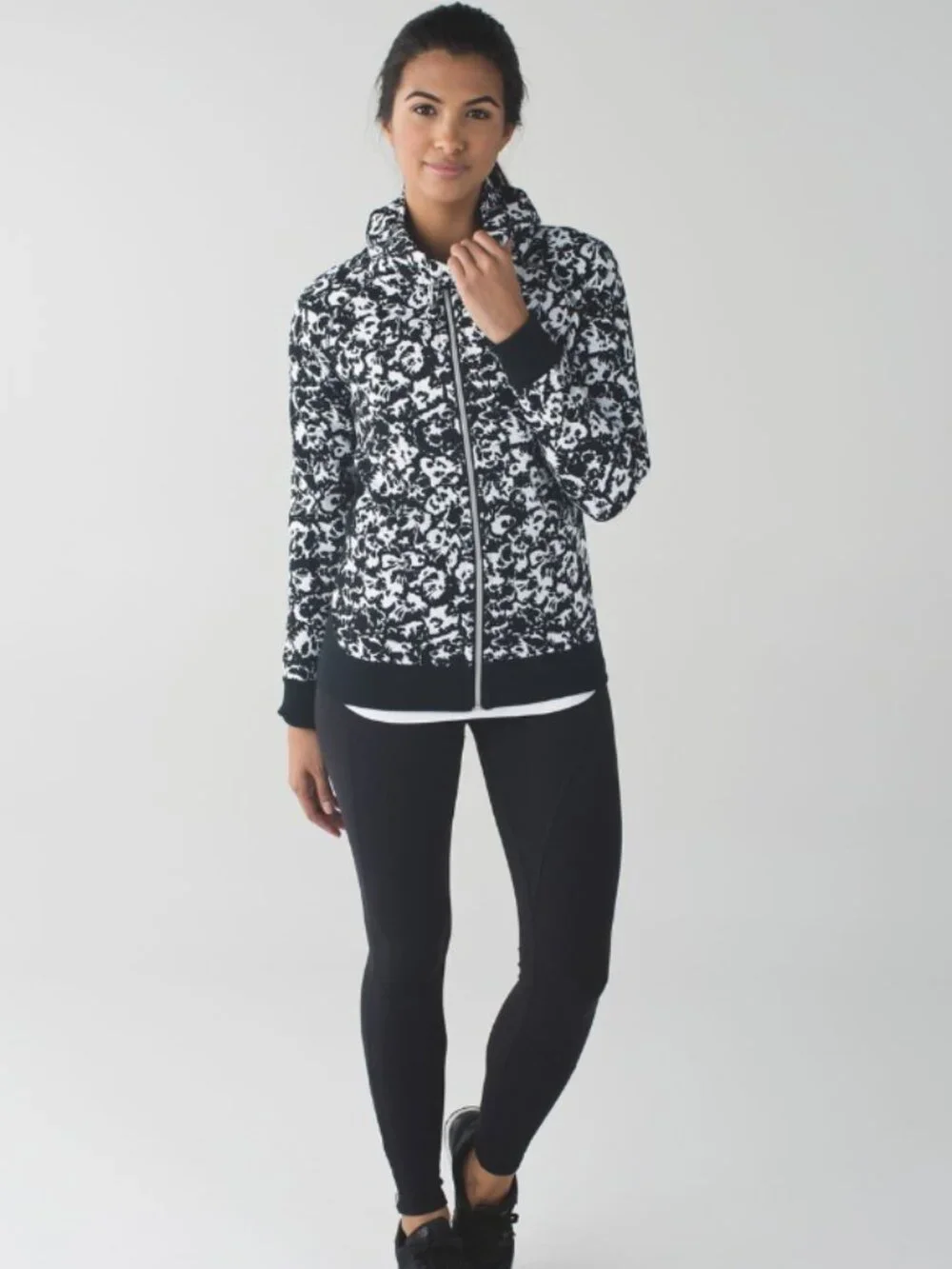 ⭐ Lululemon Scuba Hoodie III - Fleur Sombre - Black & White - Size 4